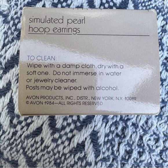 Vintage Elegant Pearl Necklace and Earring Set - Picture 6 of 9